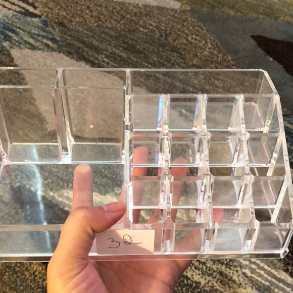 Makeup support - Picture 3 of 3